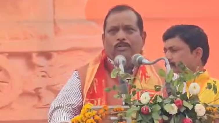 BJP MLA Shyam Prakash Said Baba Yogi Adityanath Go to Delhi and Keshav Prasad Maurya should handle UP 'बाबा दिल्ली चले जाएं, केशव प्रसाद मौर्य यूपी संभाल लें' डिप्टी CM के मंच से बीजेपी विधायक का ऐलान