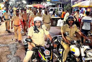 मुंबईत पोलीस अलर्ट मोडवर, संवेदनशील भागात पोलिसांचा रुट मार्ट, नागपूर हिंसाचाराच्या पार्श्वभूमीवर सुरक्षा तैणात