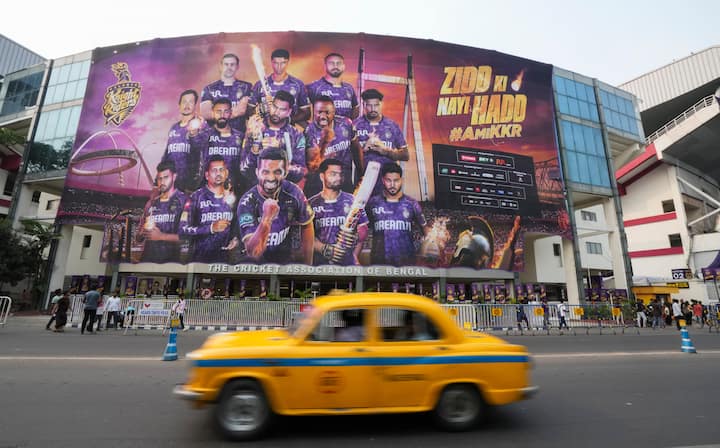 हा सामना कोलकाता येथील ईडन गार्डन्सच्या मैदानात खेळण्यात येणार आहे. त्यापूर्वी सायंकाळी 6 वाजता उद्घाटन सोहळा पार पडणार आहे. उद्घाटन सोहळ्यात बॉलिवूड अभिनेत्री दिशा पाटणी आणि लोकप्रिय गायिका श्रेया घोषाल रंग भरणार आहे. मात्र, उद्घाटन सोहळा आणि पहिली मॅच यावर अनिश्चिततेचं सावट निर्माण झालं आहे.