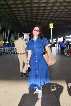 डेनिम आउटफिट में एयरपोर्ट पर स्पॉट हुईं Tamannaah Bhatia, नो मेकअप लुक में भी लगीं खूबसूरत, तस्वीरों पर दिल हारे फैंस