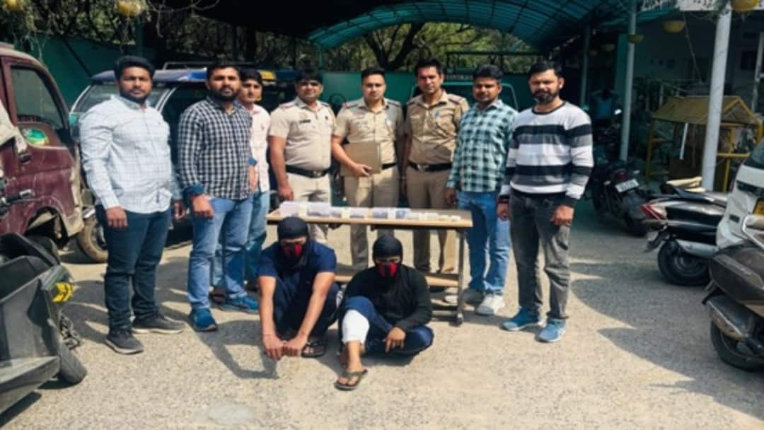 Delhi Encounter: जितेंद्र गोगी गैंग का शूटर समेत दो गिरफ्तार, हत्या, डकैती और लूट के हैं आरोपी Delhi encounter murder and robbery accused arrested jitender gogi gang ANN Delhi Encounter: जितेंद्र गोगी गैंग का शूटर समेत दो गिरफ्तार, हत्या, डकैती और लूट के हैं आरोपी
