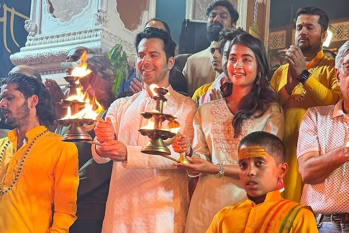 They captioned the photos, “A great beginning to our schedule in Rishikesh… Blessed #HainJawaniTohIshqHonaHain.”