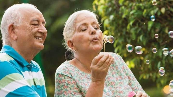 પોર્ટુગલ અને ઇટાલી પણ એવા દેશો છે જ્યાં નિવૃત્તિ પછી લોકોને ખૂબ જ સારું પેન્શન મળે છે. આ દેશોમાં વૃદ્ધાવસ્થા આર્થિક બોજ બનતી નથી, પરંતુ લોકો સન્માનજનક જીવન જીવી શકે છે.