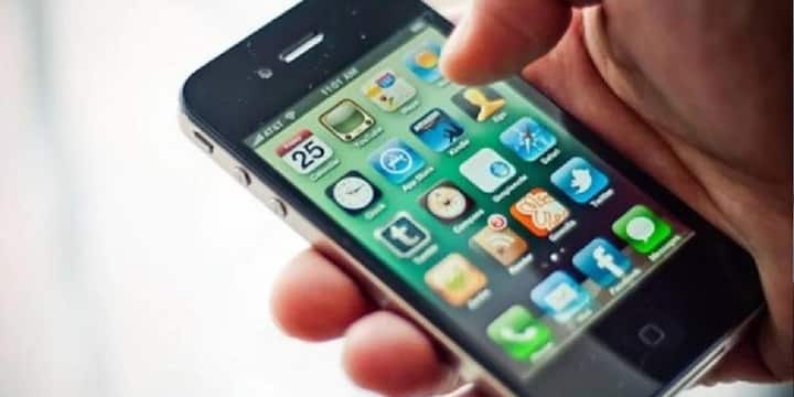 ये ऐप्स शुरुआत में सिर्फ विज्ञापन दिखाने वाले ऐप्स की तरह काम करते थे. बाद में, अपडेट्स के जरिए कमांड-एंड-कंट्रोल (C2) सर्वर से खतरनाक कोड भेजा गया. इंस्टॉल होने के बाद, इन ऐप्स ने खुद को छिपाने के लिए होम स्क्रीन से अपना आइकन गायब कर लिया.