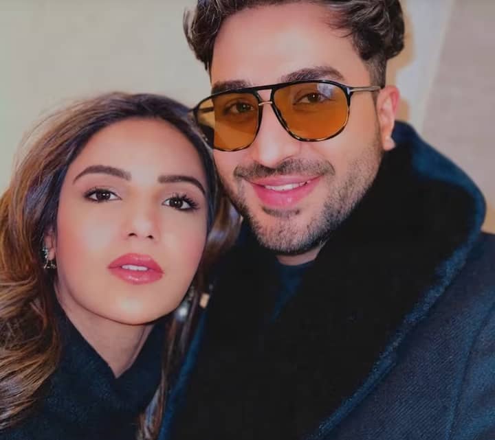 ਜੈਸਮੀਨ ਨੇ ਹੱਸਦੇ ਹੋਏ ਕਿਹਾ - ਹੁਣ ਤੁਹਾਨੂੰ ਸਾਡੀਆਂ ਲੜਾਈਆਂ ਵੀ ਦੇਖਣ ਨੂੰ ਮਿਲਣਗੀਆਂ। ਉਨ੍ਹਾਂ ਨੇ ਦੱਸਿਆ ਕਿ ਉਨ੍ਹਾਂ ਨੇ ਇਕੱਠੇ ਰਹਿਣ ਲਈ 6BHK ਲਿਆ ਹੈ। ਪਰ ਸਾਡੀ ਲੋੜ ਅਨੁਸਾਰ ਅਸੀਂ ਇਸਨੂੰ 4 BHK ਵਿੱਚ ਬਦਲ ਦੇਵਾਂਗੇ।