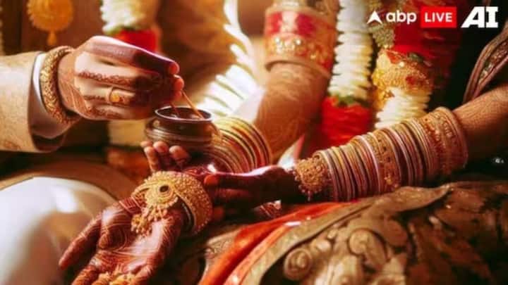 ১৯৫৬ সালের হিন্দু সাকসেশন আইন অনুসারে, প্রথম স্বামীর থেকে যদি কোনও মহিলার বিচ্ছেদ ঘটে থাকে, এবং তিনি দ্বিতীয়বার বিবাহ করেন তাহলে প্রথম স্বামীর সম্পত্তির উপর তাঁর কোনও অধিকার বর্তায় না।