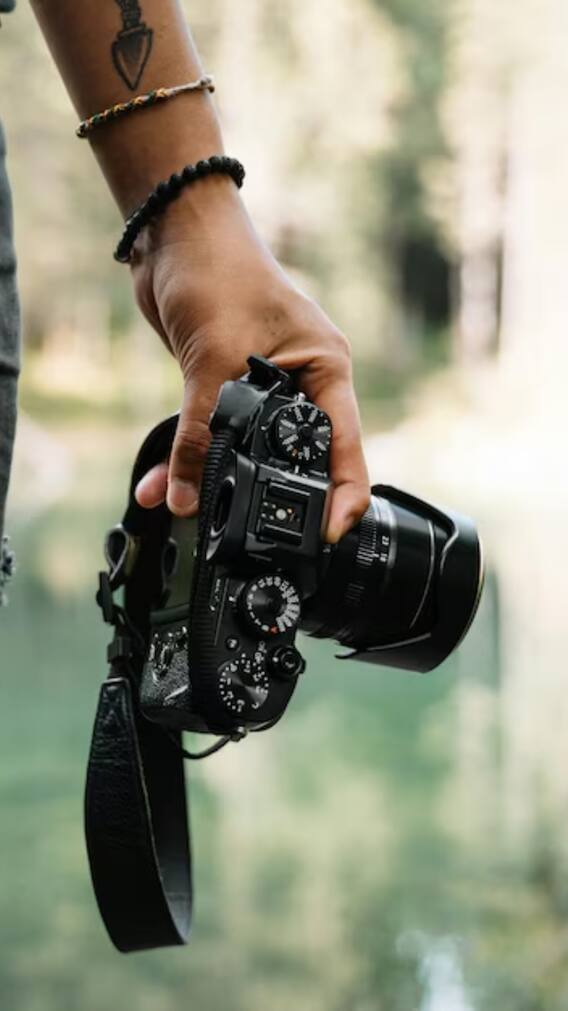 कौन सी कंपनी बनाती है सबसे महंगा DSLR कैमरा?