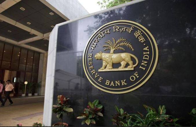 ਇਸ ਤੋਂ ਇਲਾਵਾ, ਤੁਸੀਂ ਸਰਕਾਰੀ ਟਕਸਾਲ ਤੋਂ ਨਵੇਂ ਸਿੱਕੇ ਵੀ ਪ੍ਰਾਪਤ ਕਰ ਸਕਦੇ ਹੋ। ਤੁਹਾਨੂੰ ਦੱਸ ਦੇਈਏ ਕਿ ਭਾਰਤ ਵਿੱਚ ਚਾਰ ਥਾਵਾਂ 'ਤੇ ਸਰਕਾਰੀ ਟਕਸਾਲਾਂ ਹਨ, ਮੁੰਬਈ, ਕੋਲਕਾਤਾ, ਹੈਦਰਾਬਾਦ ਅਤੇ ਨੋਇਡਾ। ਤੁਸੀਂ ਉੱਥੇ ਜਾ ਕੇ ਸਿੱਕੇ ਖਰੀਦ ਸਕਦੇ ਹੋ। ਪਰ ਆਮ ਆਦਮੀ ਨੂੰ ਇਹ ਸਹੂਲਤ ਨਹੀਂ ਮਿਲਦੀ, ਇਸਦੇ ਲਈ ਤੁਹਾਨੂੰ ਕਿਸੇ ਬੈਂਕ ਅਧਿਕਾਰੀ ਨਾਲ ਸੰਪਰਕ ਕਰਨਾ ਪਵੇਗਾ।