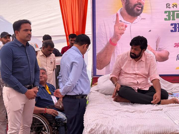 रायगडच्या पायथ्याशी रखरखत्या उनामुळे त्यांना त्रास झाला असून त्यांचा बीपी वाढलेला असून शुगर लेवल खूप कमी झाली असल्याची माहिती मिळत आहे