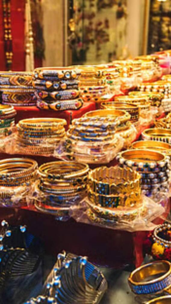 ईद की शॉपिंग के लिए दिल्ली की 5 बेस्ट मार्केट्स जहां महिलाओं को मिलती है सस्ती और बेहतरीन खरीदारी