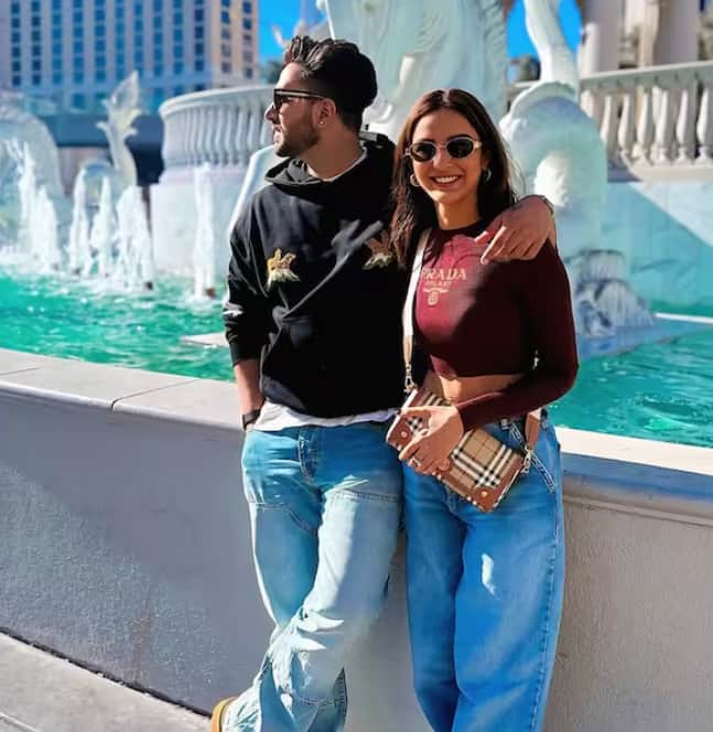 ਜੈਸਮੀਨ ਨੇ ਕਿਹਾ- ਇਸ ਘਰ ਨੂੰ ਲੱਭਣ ਵਿੱਚ ਮੈਨੂੰ 6 ਮਹੀਨੇ ਲੱਗੇ ਅਤੇ ਹੁਣ ਇਸਦਾ ਇੰਟੀਰੀਅਰ ਬਣਾਉਣ ਵਿੱਚ ਮੈਨੂੰ ਹੋਰ 6 ਮਹੀਨੇ ਲੱਗਣ ਵਾਲੇ ਹਨ। ਇਹ ਵੀ ਦੱਸਿਆ ਕਿ ਅਲੀ ਲਿਵ-ਇਨ ਵਿੱਚ ਰਹਿਣ ਨੂੰ ਲੈ ਕੇ ਬਹੁਤ ਉਤਸ਼ਾਹਿਤ ਹੈ।