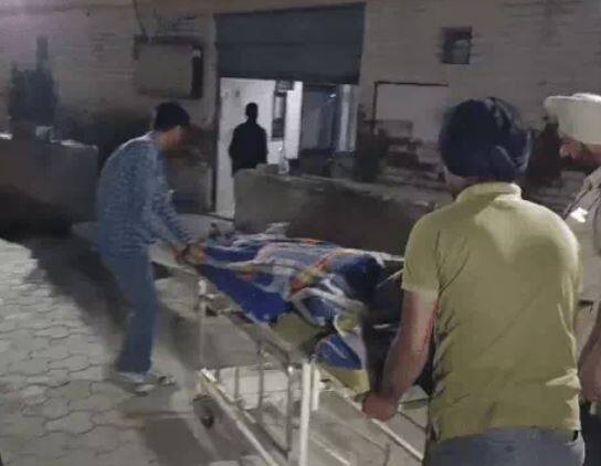 Body of 22 year-old teacher found in Ludhiana ਲੁਧਿਆਣਾ 'ਚ 22 ਸਾਲਾ ਅਧਿਆਪਕ ਦੀ ਮਿਲੀ ਲਾਸ਼, ਪਰਿਵਾਰ ਨੇ ਕਿਹਾ, ਖ਼ੁਦਕੁਸ਼ੀ ਕੀਤੀ, ਗੁਆਂਢੀਆਂ ਦਾ ਦਾਅਵਾ, ਉਸਦੇ ਛੋਟੇ ਭਰਾ ਨੇ ਗਲਾ ਘੁੱਟਕੇ ਕੀਤਾ ਕਤਲ