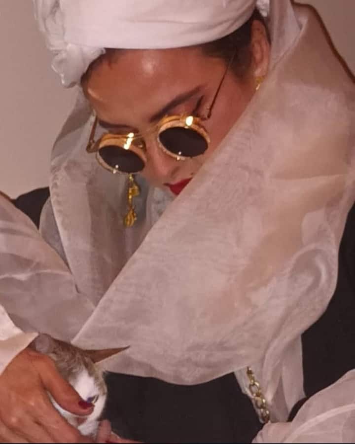 त्यामुळे सत्तर वर्षीय रेखा पुन्हा एकदा चर्चेत आली आहे.