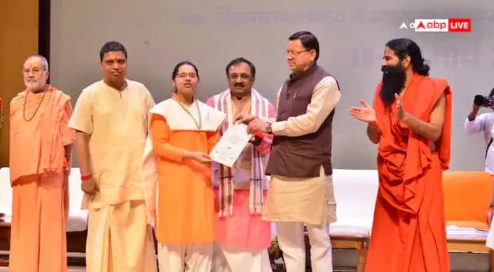 Haridwar News: 'શાસ્ત્રોત્સવ'માં સામેલ થયા CM ધામી, રામદેવ બોલ્યા- સંસ્કૃત-શાસ્ત્રોના સંગમથી બનશે નવું ભારત Haridwar news cm dhami attends shastrotsav ramdev says new india will emerge from the union of sanskrit and scriptures Haridwar News: 'શાસ્ત્રોત્સવ'માં સામેલ થયા CM ધામી, રામદેવ બોલ્યા- સંસ્કૃત-શાસ્ત્રોના સંગમથી બનશે નવું ભારત