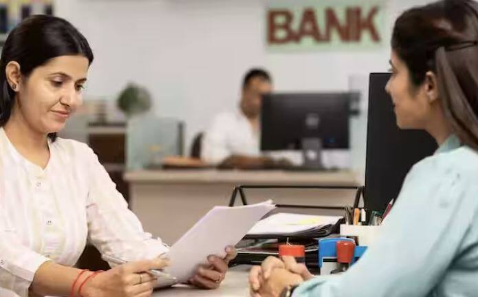 ਇਸ ਤੋਂ ਇਲਾਵਾ, ਜੇਕਰ ਤੁਸੀਂ ਚਾਹੋ, ਤਾਂ ਤੁਸੀਂ RBI ਯਾਨੀ ਕਿ ਭਾਰਤੀ ਰਿਜ਼ਰਵ ਬੈਂਕ ਦੀ ਸ਼ਾਖਾ ਤੋਂ ਵੀ ਸਿੱਕੇ ਪ੍ਰਾਪਤ ਕਰ ਸਕਦੇ ਹੋ। ਹਾਲਾਂਕਿ, ਤੁਹਾਨੂੰ ਦੱਸ ਦੇਈਏ ਕਿ ਸਾਰੇ ਸ਼ਹਿਰਾਂ ਵਿੱਚ RBI ਦੀਆਂ ਸ਼ਾਖਾਵਾਂ ਨਹੀਂ ਹਨ। ਇਹ ਸਿਰਫ਼ ਵੱਡੇ ਸ਼ਹਿਰਾਂ ਵਿੱਚ ਹੀ ਹੁੰਦਾ ਹੈ।