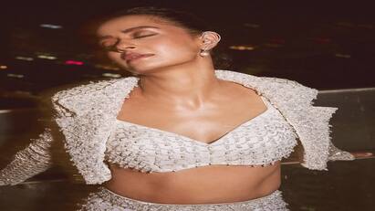 Surveen Chawla Photo: પંજાબી એક્ટ્રેસ સુરવીન ચાવલા આજકાલ ફરી એકવાર ચર્ચામાં આવી છે. સુરવીન ચાવલાએ  પોતાની ગ્લેમરસ તસવીરો ફેન્સ સાથે શેર કરી છે, જેના પર ફેન્સ ખુબ પ્રેમ વરસાવી રહ્યા છે.