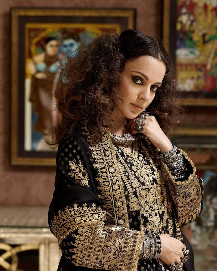 आदित्य पंचोली – इस लिस्ट में सबसे पहले नाम बॉलीवुड के दिग्गज एक्टर आदित्य पंचोली का है. जिनके साथ होने के बावजूद एक्ट्रेस का अफेयर उनके साथ रहा. दोनों के रिश्ते को लेकर उस दौर में काफी विवाद भी हुआ था.