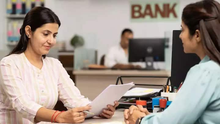 इसके अलावा आप चाहे तो आरबीआई यानी रिजर्व बैंक आफ इंडिया की ब्रांच से भी सिक्के प्राप्त कर सकते हैं. हालांकि आपको बता दें आरबीआई की ब्रांच सभी शहरों में नहीं होती. यह सिर्फ बड़े शहरों में ही होती है.