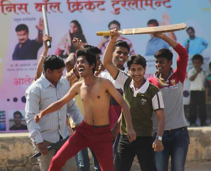 नागराज मंजुळे यांनी अत्यंत वास्तववादी पद्धतीने ग्रामीण भागातील जीवनशैली आणि सामाजिक परिस्थिती दाखवली.