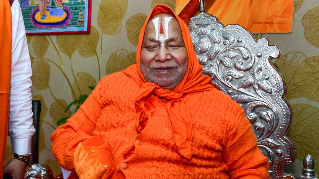 जगद्गुरु रामभद्राचार्य ने अंबेडकर और मायावती को लेकर दिया बयान, खड़ा हो सकता है विवाद Jagadguru Rambhadracharya held BSP chief Mayawati responsible for abusing Manusmriti ANN जगद्गुरु रामभद्राचार्य ने अंबेडकर और मायावती को लेकर दिया बयान, खड़ा हो सकता है विवाद