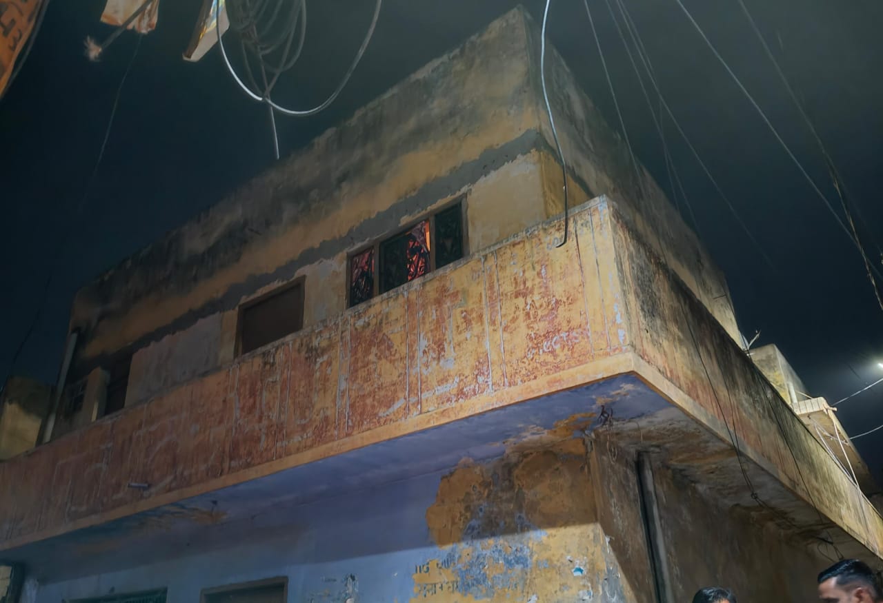 मेरठ सौरभ हत्याकांड: कातिल साहिल के घर में घुस रहे हैं बाहरी लोग, पुलिस ने बढ़ाई सुरक्षा
