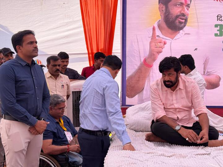 दिव्यांग व शेतकरी बांधवांच्या विविध मागण्यांसाठी आंदोलन छेडण्यात आले आहे. प्रहार नेते बच्चू कडू यांनी आक्रमक भूमिका घेतली आहे.