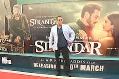 Sikandar Trailer Launch: सूटबूट में सलमान खान का दिखा डैशिंग अवतार, हाथ थामकर पिता को संभालते दिखे ‘सिकंदर’