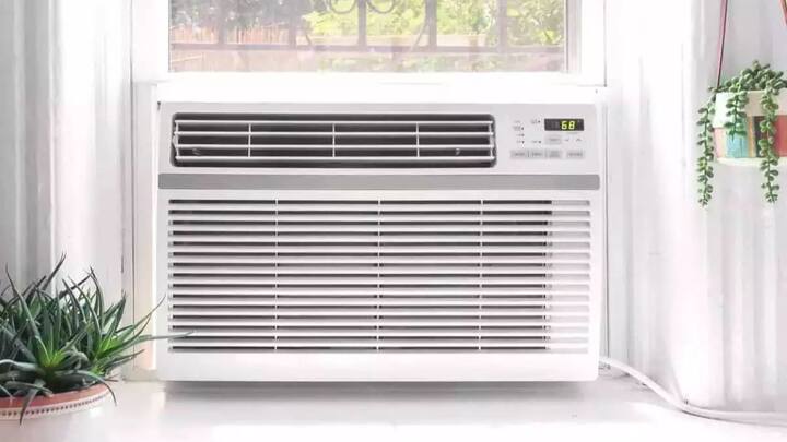 स्प्लिट एसी की तुलना में विंडो एसी सस्ती आती है. लेकिन स्प्लिट एसी  विंडो एसी की तुलना में कम बिजली खपत करती है. यानी स्प्लिट एसी के मुकाबले विंडो एसी लगाने पर आपका बिजली बिल ज्यादा आ सकता है.