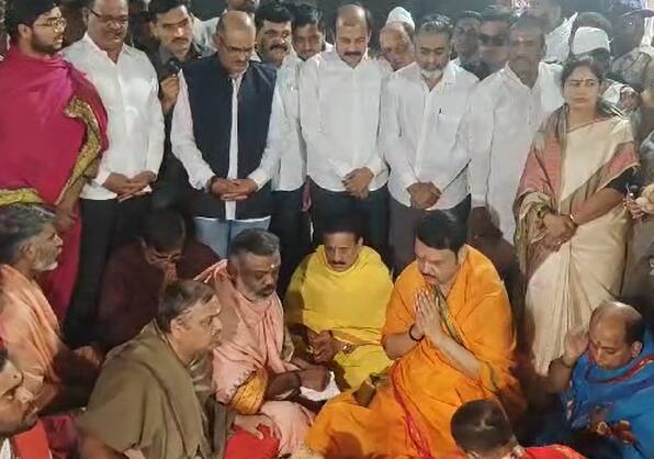 बारा ज्योतिर्लिंगापैकी एक असणाऱ्या श्रीक्षेत्र त्र्यंबकेश्वराचे मुख्यमंत्री देवेंद्र फडणवीस यांनी दर्शन घेतले.