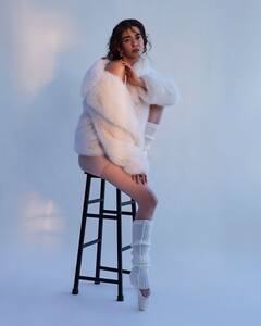 Hrithik Roshan Can't Stop Gushing Over Girlfriend Saba Azad's Glam Photoshoot; See PICS