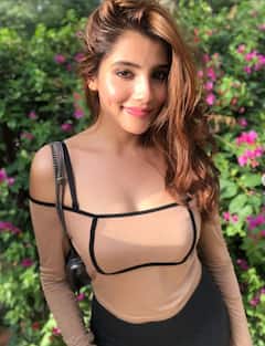 ईशान किशन संग उड़ी अफेयर की अफवाह, कातिल अदाओं से बिखेरती हैं हुस्न का जलवा, जानें कौन