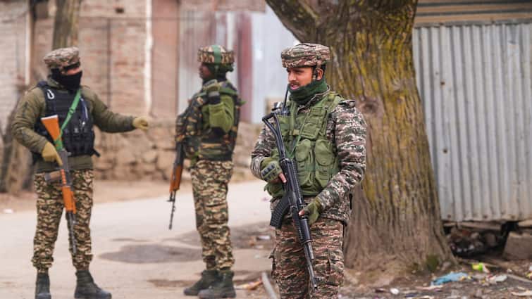 Encounter between security forces and terrorists starts in Bilawar Kathua 3 Jaish terrorists trapped कठुआ में सुरक्षाबलों और आतंकियों के बीच मुठभेड़, 3 दहशतगर्दों के छिपे होने की आशंका, सर्च ऑपरेशन जारी