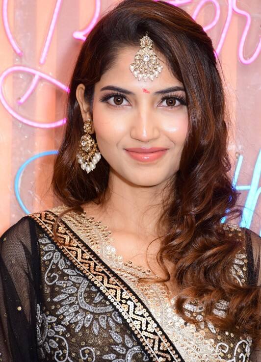 ਮਸ਼ਹੂਰ ਅਦਾਕਾਰਾ ਨੂੰ ਜਾਨੋਂ ਮਾਰਨ ਦੀਆਂ ਮਿਲ ਰਹੀਆਂ ਧਮਕੀਆਂ, ਫੈਨਜ਼ ਦੀ ਵਧੀ ਚਿੰਤਾ...