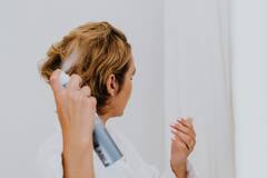 চুল আঁচড়ানোর সময় করা এইসব ভুল রাতারাতি বাড়িয়ে দেবে চুল পড়ার সমস্যা