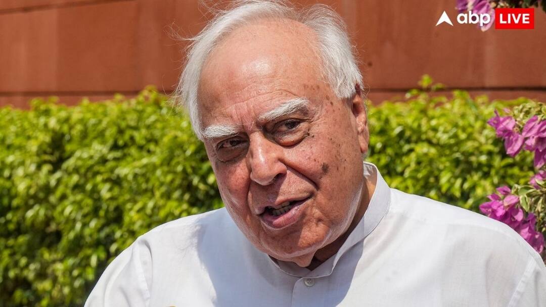 Indian Politics: INDIA गठबंधन को लेकर कपिल सिब्बल ने दिया विपक्ष को फॉर्मूला, बोले- 'बिखरा हुआ...' Kapil Sibal India Alliance Opposition Leadership Unity Election Democracy Constitution Political Reform Indian Politics: INDIA गठबंधन को लेकर कपिल सिब्बल ने दिया विपक्ष को फॉर्मूला, बोले- 'बिखरा हुआ...'