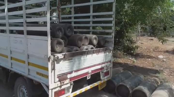 या दुर्घटनेमुळे मलकापूर शहरात एकच खळबळ उडाली आहे. तापमान वाढीमुळे अशा प्रकारच्या घटना घडू शकतात, यामुळे नागरिकांमध्ये भीतीचे वातावरण आहे.