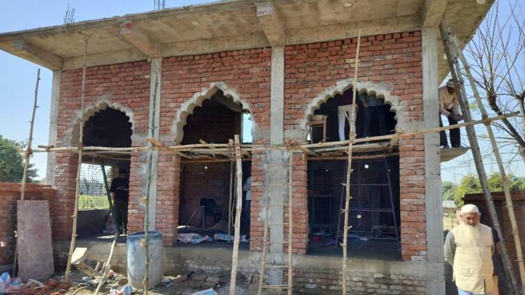 Bhadohi mosque was built illegally in name of building house there was ruckus ann भदोही: अवैध रूप से घर बनाने के नाम पर बनी मस्जिद, बवाल होने पर दिखाने के लिए कुछ हिस्सा तोड़ा