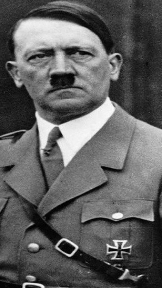 हिटलर के पिता का नाम क्या था?