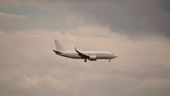 Liquids Rules In Flight: प्लेन में सिर्फ 100 ML पानी ही क्यों ले जा सकते हैं, क्यों होती है इसकी मनाही?