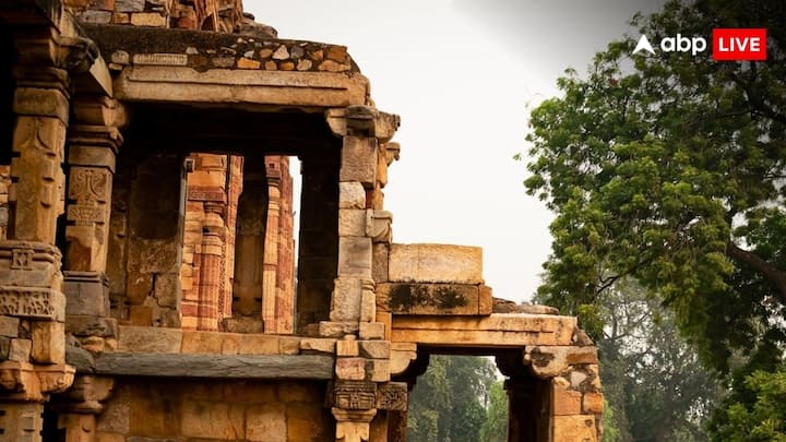 औरंगजेब की बेटी जेब-उन-निसा को शेर ओ शायरी और कविता का बहुत शौक था, लेकिन औरंगजेब को यह बिल्कुल भी पसंद नहीं था. यहीं कारण था कि औरंगजेब ने अपनी बेटी को इस किले में कैद करके रखा था