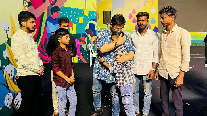 संतोष देशमुख हत्या प्रकरणा वाल्मिक कराडला अटक करण्यात आली, तर या प्रकरणामुळेच राज्याचे मंत्री आणि राष्ट्रवादी काँग्रेस (अजित पवार गटाचे) आमदार धनंजय मुंडे यांना आपल्या मंत्रीपदाचा राजीनामा द्यावा लागला.