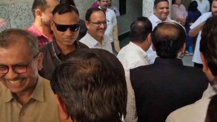 दरम्यान, खासदार संजय राऊत हे दोन दिवस नाशिक दौऱ्यावर आले असून ते नाशिकमध्ये पदाधिकाऱ्यांशी चर्चा करणार आहेत.