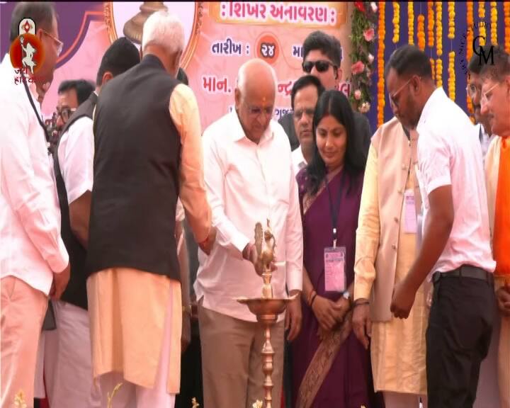 CM inaugurates Hatkeshwar Mahadev Temple in Vadnagar વડનગરમાં હાટકેશ્વર મહાદેવ મંદિરમાં સુવર્ણ કળશ સાથે યજ્ઞશાળા અને લાઈટ એન્ડ સાઉન્ડ શોનું લોકાર્પણ