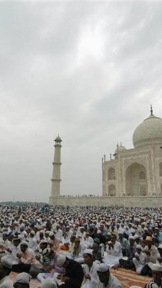 देश में कहां-कहां होती है ईद पर सबसे बड़ी नमाज?