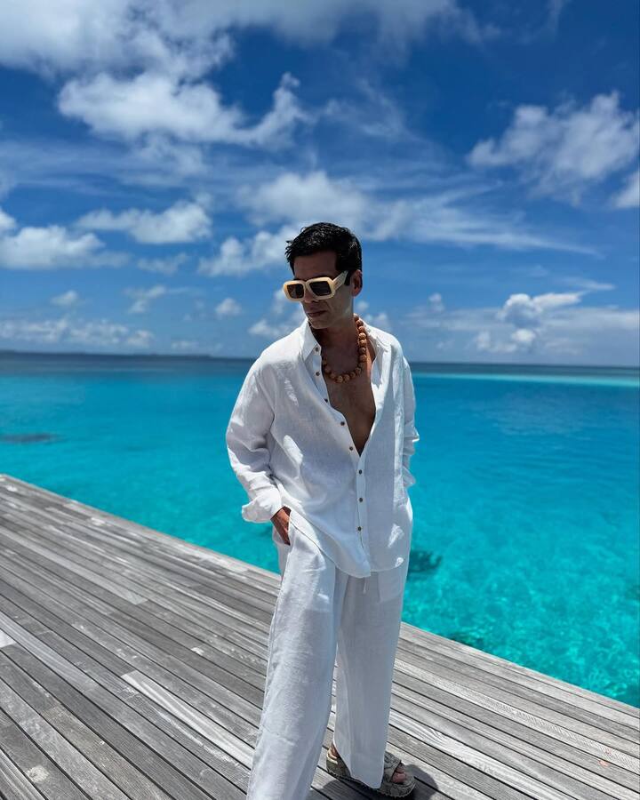 People are commenting on these photos of Karan. One user wrote- what is this song, brother. At the same time, the other wrote- I will not be able to see now.