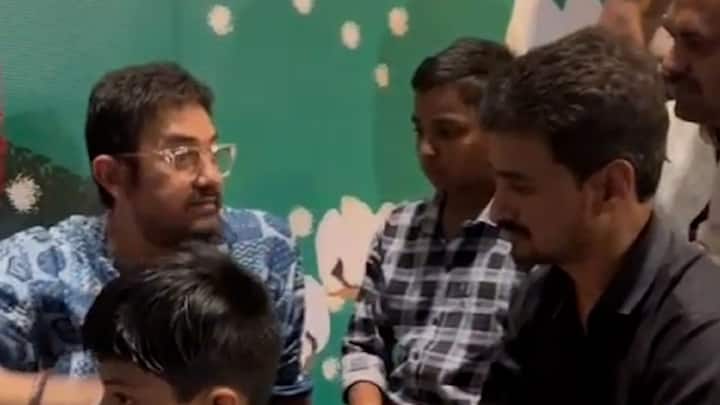 संतोष देशमुखांचे बंधू धनंजय देशमुख आणि संतोष देशमुखांचा मुलगा विराज देशमुख यांची अभिनेता आमिर खानची भेट घेतली.