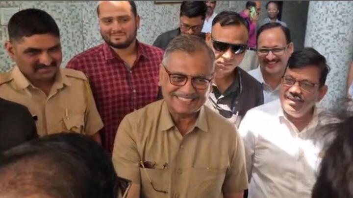 संजय राऊत हे नाशिकच्या शासकीय विश्रामगृह येथे आले असता त्यांची अचानक उज्ज्वल निकम यांच्याशी भेट झाली.