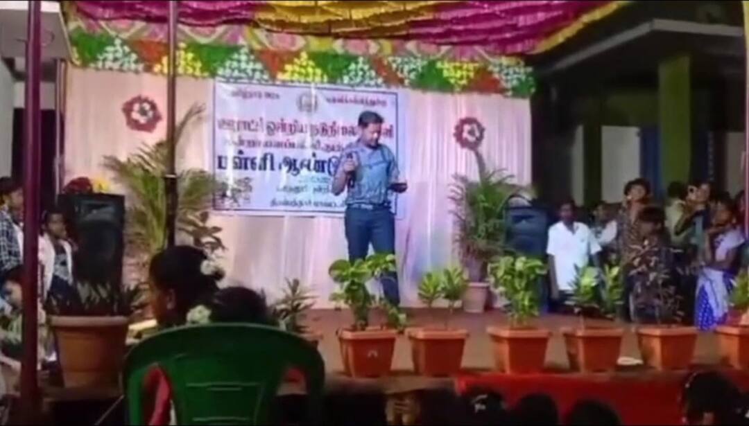 அதிர்ச்சி… அரசுப்பள்ளி ஆண்டுவிழா; கலந்துகொண்டு பாட்டு பாடிய சரித்திர பதிவேடு குற்றவாளி! Tirupathur Government school annual day Historical record of a criminal who participated and sang! அதிர்ச்சி… அரசுப்பள்ளி ஆண்டுவிழா; கலந்துகொண்டு பாட்டு பாடிய சரித்திர பதிவேடு குற்றவாளி!
