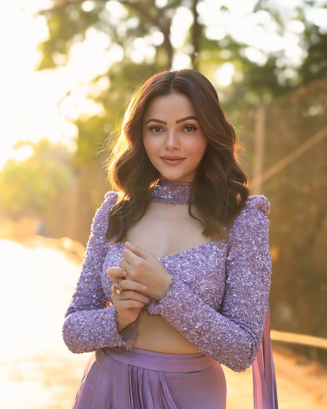 Please tell that the actress is married to TV actor Abhinav Shukla. Both are the parents of twin daughters today.