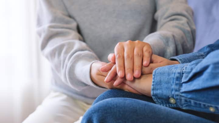 5. Engaging In Acts Of Kindness: Helping others certainly improves their mood, but it can do wonders for your mental state too. It has been scientifically proven that performing altruistic deeds produces a neurotransmitter associated with happiness or serotonin. Simple acts that you do like offering a compliment, helping strangers, or even purchasing someone a cup of coffee can boost one’s mood. The higher the amount of kindness you give, so shall the amount of happiness you receive. (Image Source: Canva)